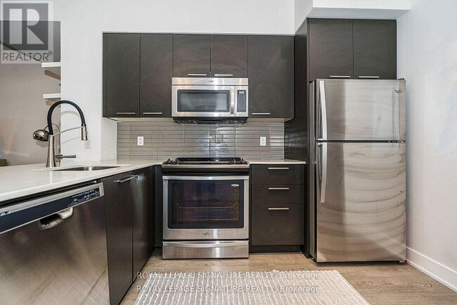 Building Photo - 88 Sheppard Ave E