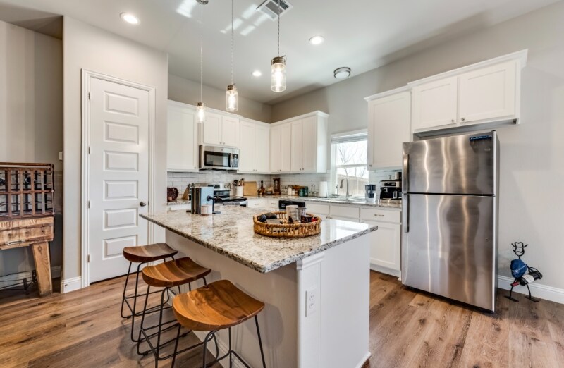 721 N Jefferson St Unit 1125, Pilot Point, TX 76258 Room for Rent in