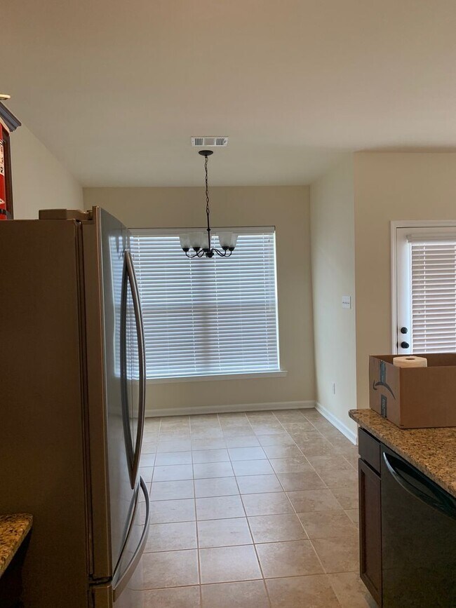 Foto del edificio - Beautiful 3 bedroom 2 bath home in