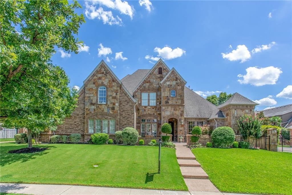 Primary Photo - 701 Castle Rock Dr