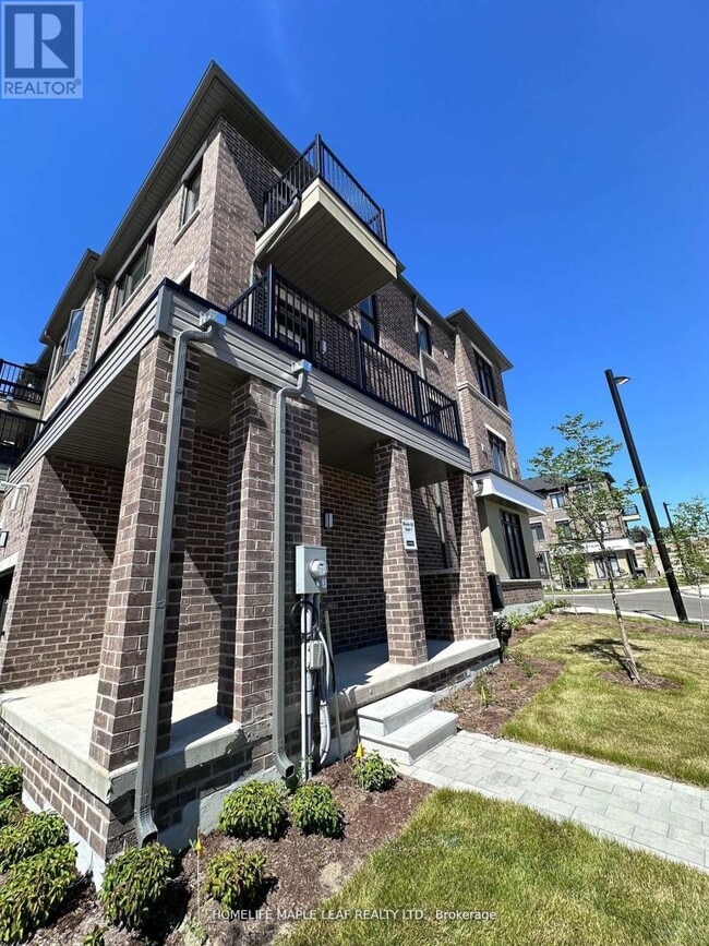 Building Photo - 585 Colborne St E