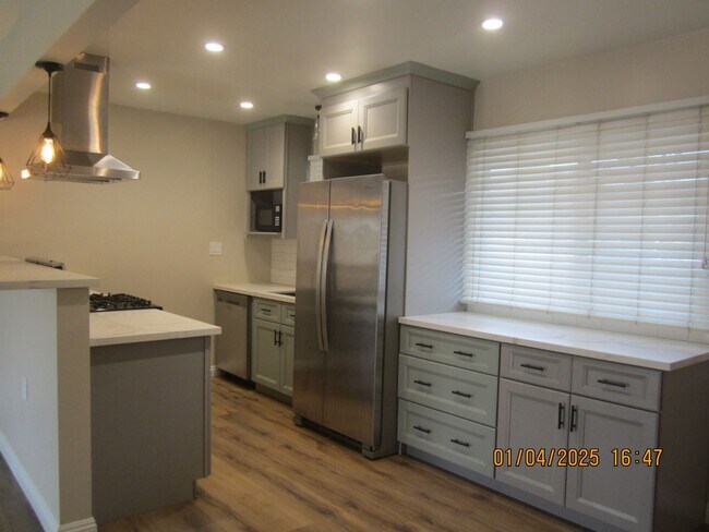 Foto del edificio - Immaculate 3 bedroom Home University Highlands Riverside
