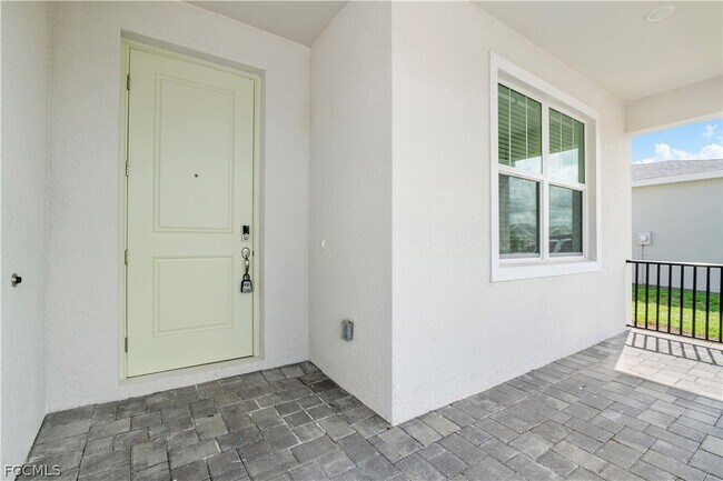 Building Photo - 44300 Saddlewood Ct