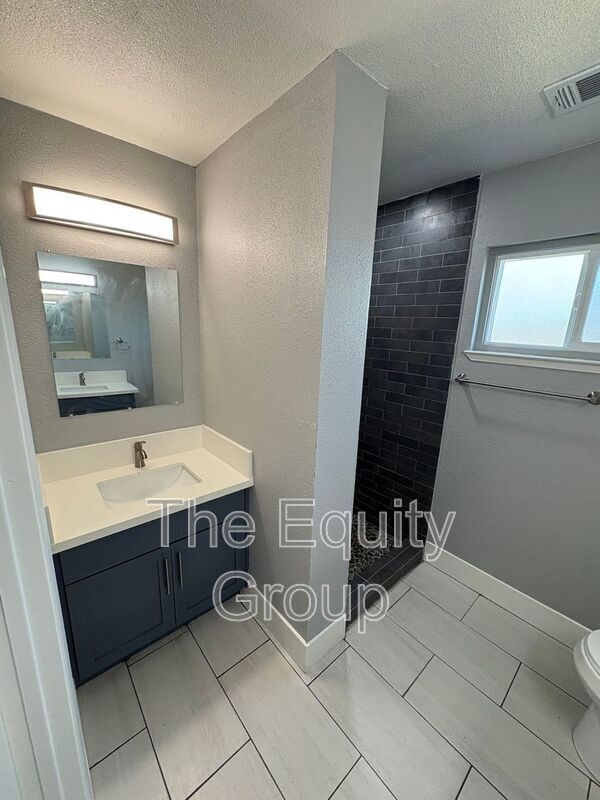 Foto del edificio - 609 S Acacia Dr