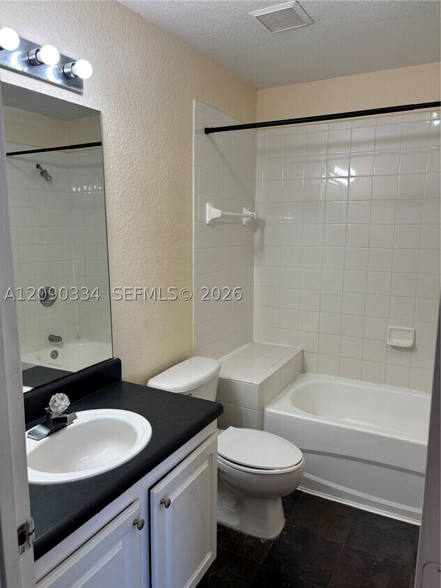 Foto del edificio - 2088 NE 167th St