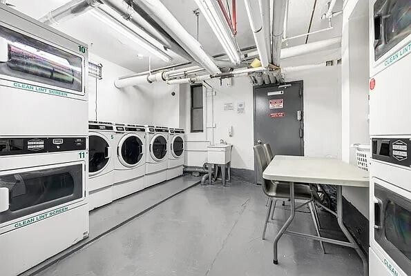 Foto del edificio - 341 W 45th St