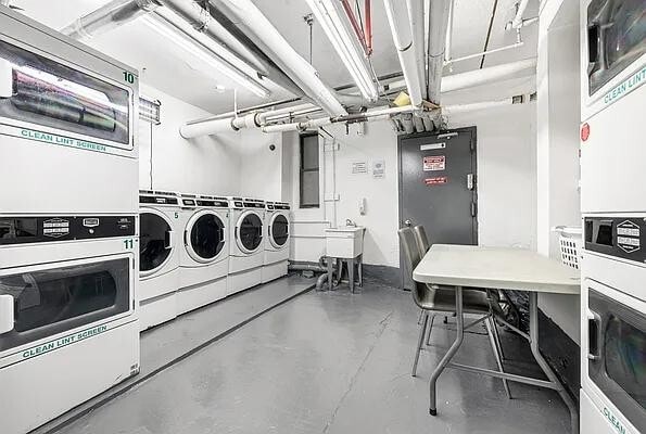 Building Photo - 341 W 45th St