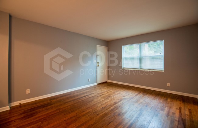Building Photo - 900 Greenwood Ave NE