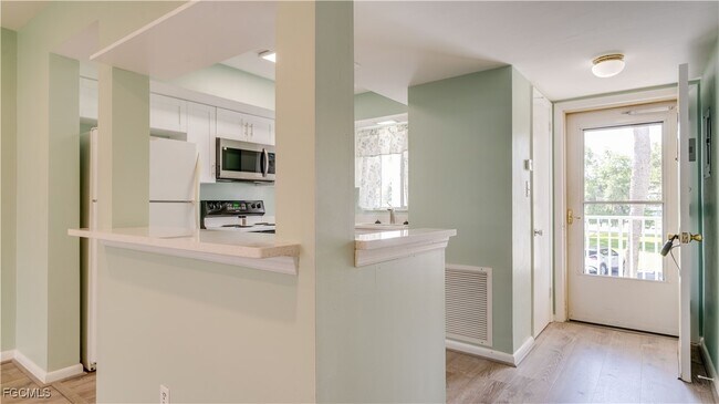 Foto del edificio - 357 Joel Blvd