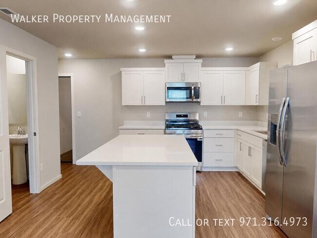 Building Photo - 862 Sifuentez Ct