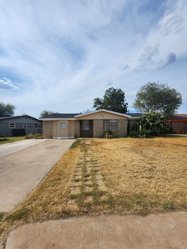 Building Photo - 4510 Erie Dr