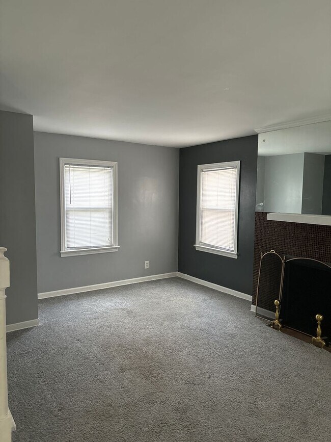 Building Photo - Fully Remodeled 3/1.5