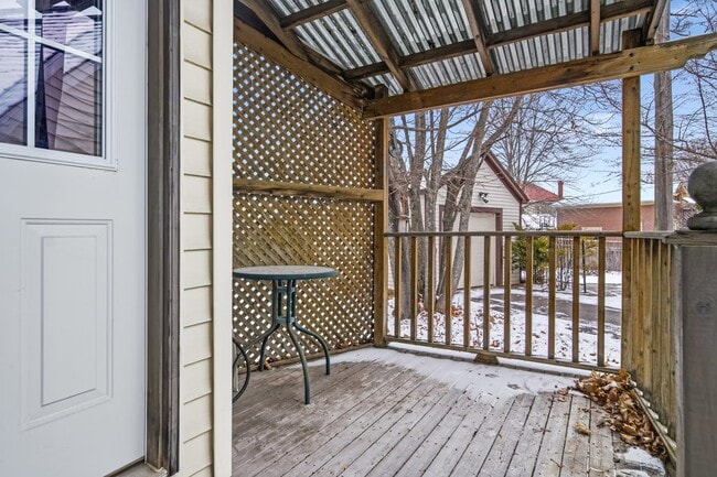 Building Photo - 69 Williams St