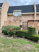 Building Photo - 10116 Emnora Ln