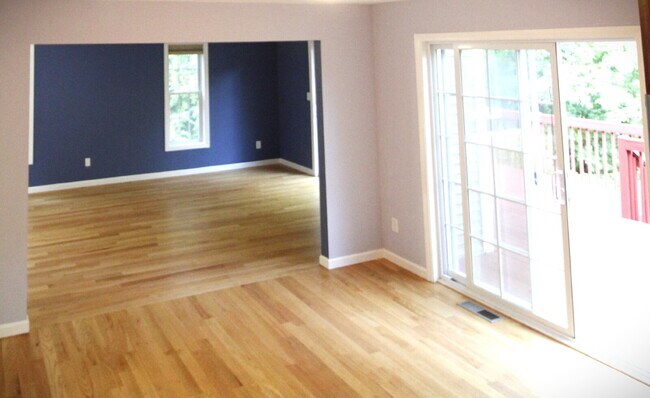 Foto del edificio - Privacy, Space, and Modern Comfort in Salem