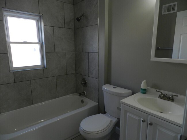 Building Photo - 2800 David St