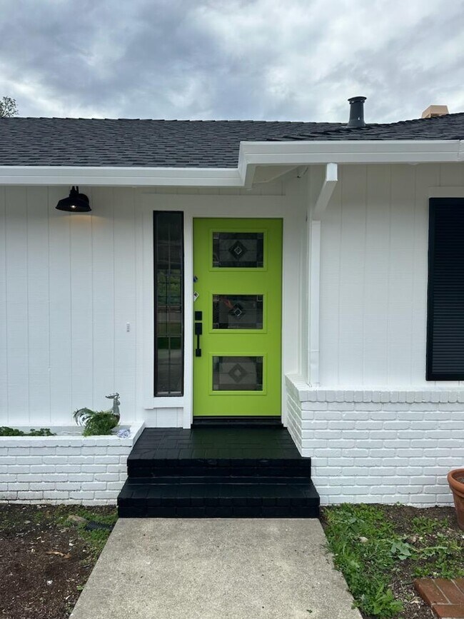 Building Photo - 4977 Hoen Ave