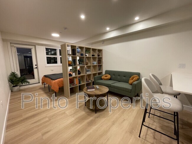 Photo du bâtiment - 8615-8108 108 St NW