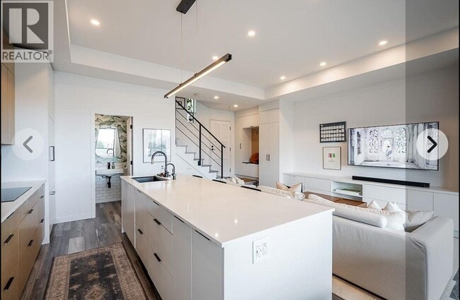 Building Photo - 1160 Burrard St