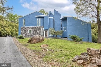 Building Photo - 1813 Holly Dr