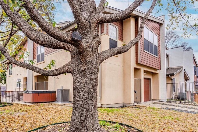Foto del edificio - 2608 E 6th St