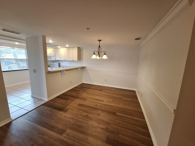 Dining room(dimmable lights) - 10141 Maddox Ln