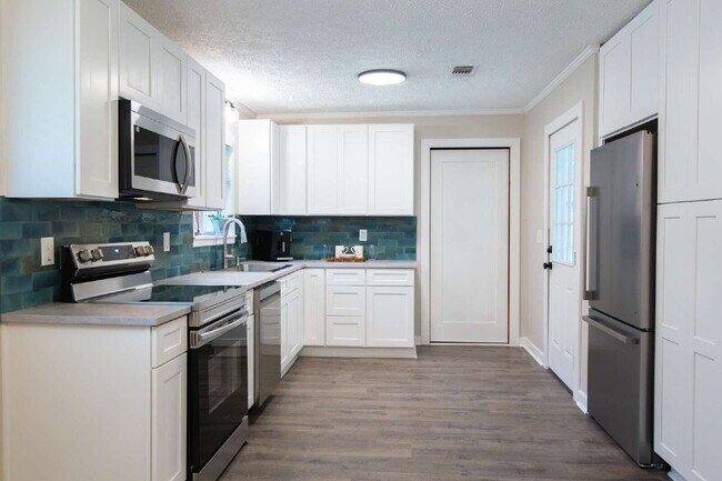Foto del edificio - Charming Remodeled 3-Bed/1-Bath Home on 1 Acre — Ideal for Grad Students, Pros, or Game-Day Retre...