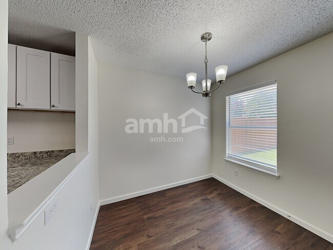 Building Photo - 1475 Stewart Dr