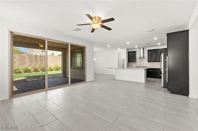 Foto del edificio - 767 Tallgrass St