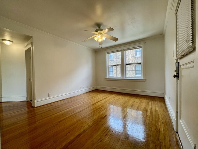 Foto del edificio - 6716-22 Clayton Ave