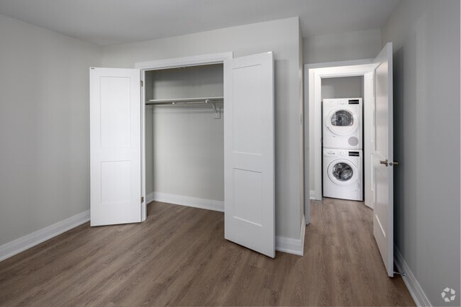 1 BR 1 BA 510 SF - 20 Elizabeth Street N
