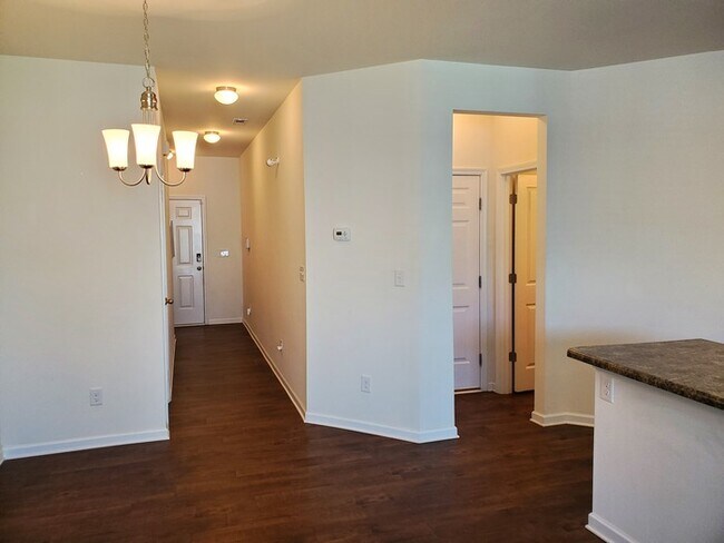 Building Photo - 2 Bedroom, 2.5 Baths Townhome located in C...
