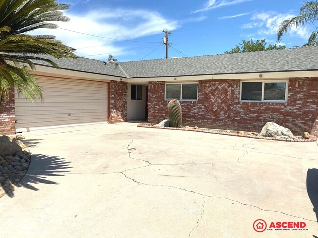 Building Photo - Immaculate Home Near China Grade Loop!