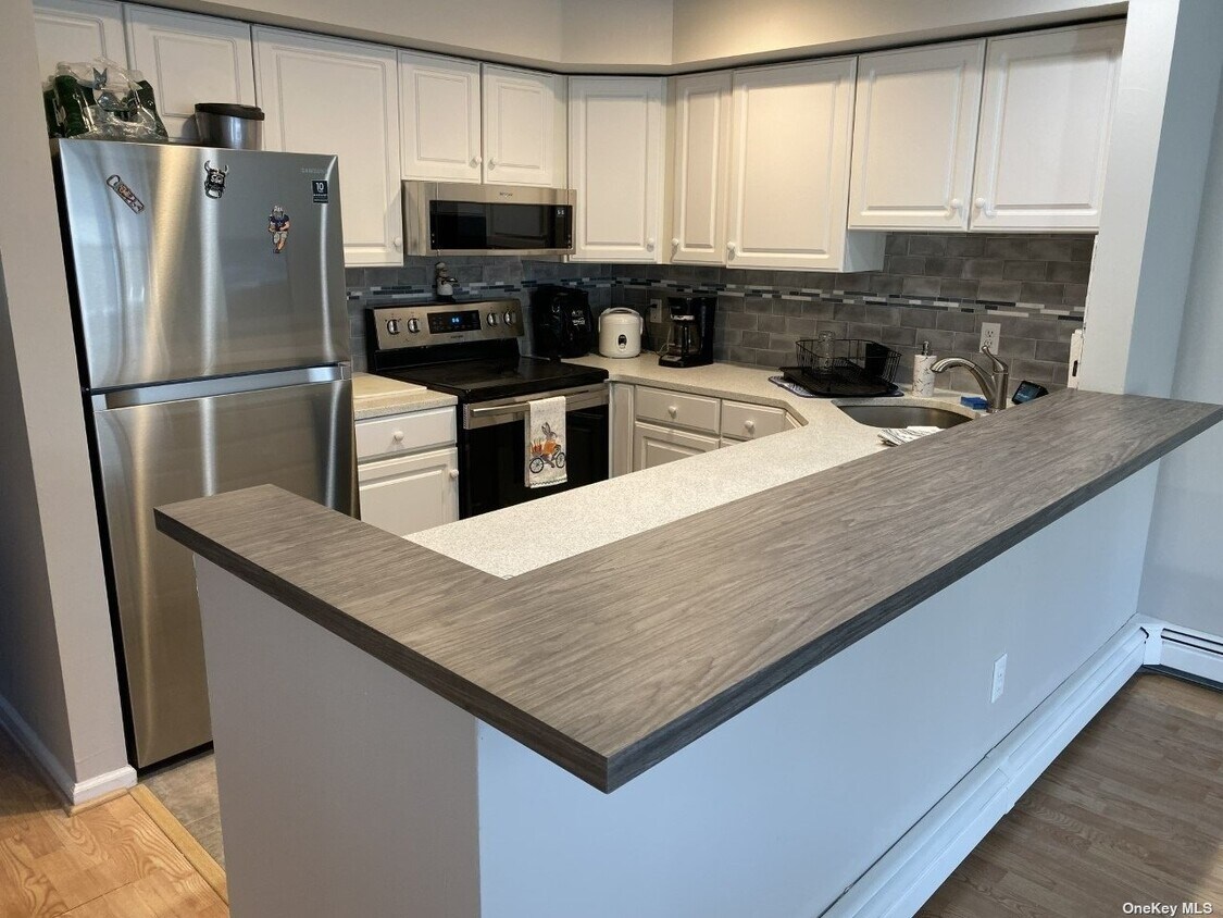 108 Atlantic Ave Unit 42, Lynbrook, NY 11563 Condo for Rent in