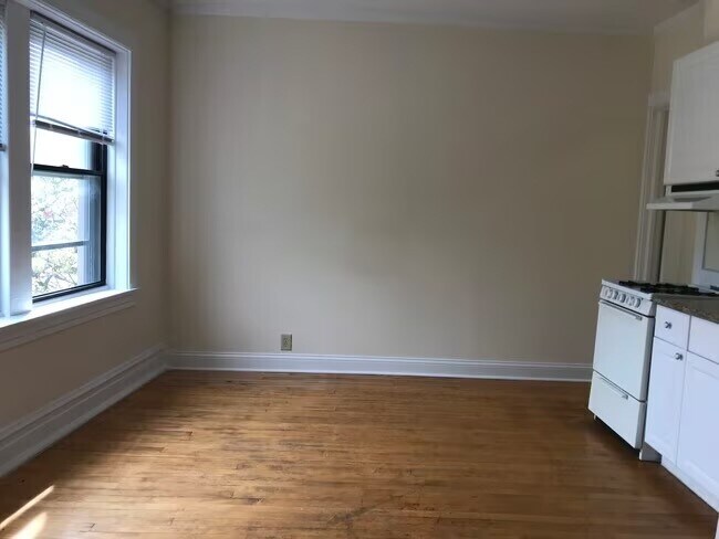 Foto del edificio - 1742 W Estes Ave