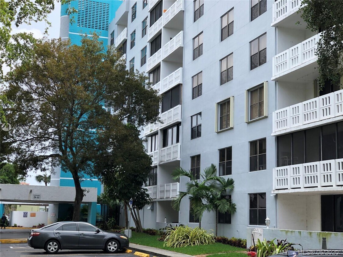 919 Hillcrest Dr Unit 407, Hollywood, FL 33021 Condo for Rent in