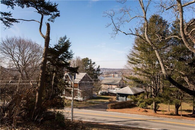Foto del edificio - 214 Highland Rd