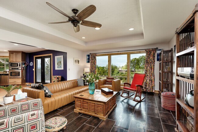 Foto del edificio - Large 4 bedroom home with Garage - ALL UTI...