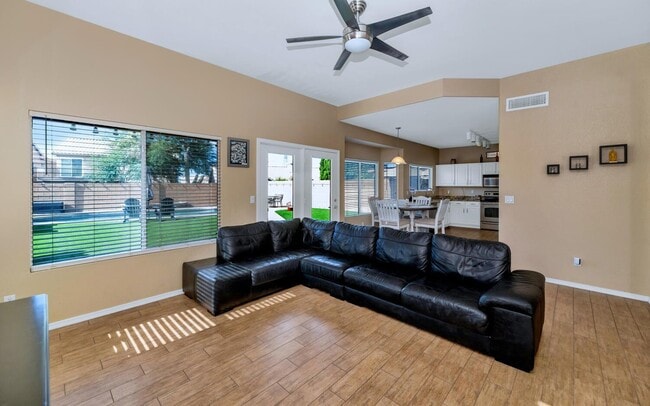 Foto del edificio - 11155 E Laurel Ln