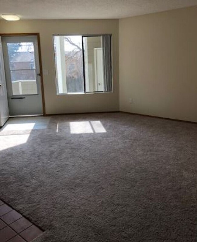 Foto del edificio - 2 BR/1BA | Newly Renovated Unit | Front Patio| Fireplace in living room!