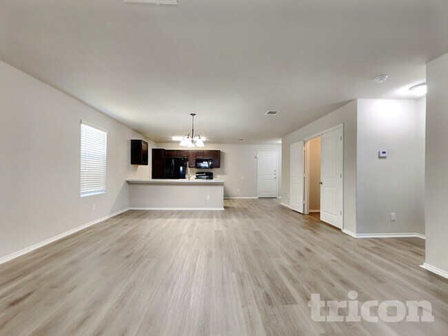 Foto del edificio - 9727 Marbach Hl