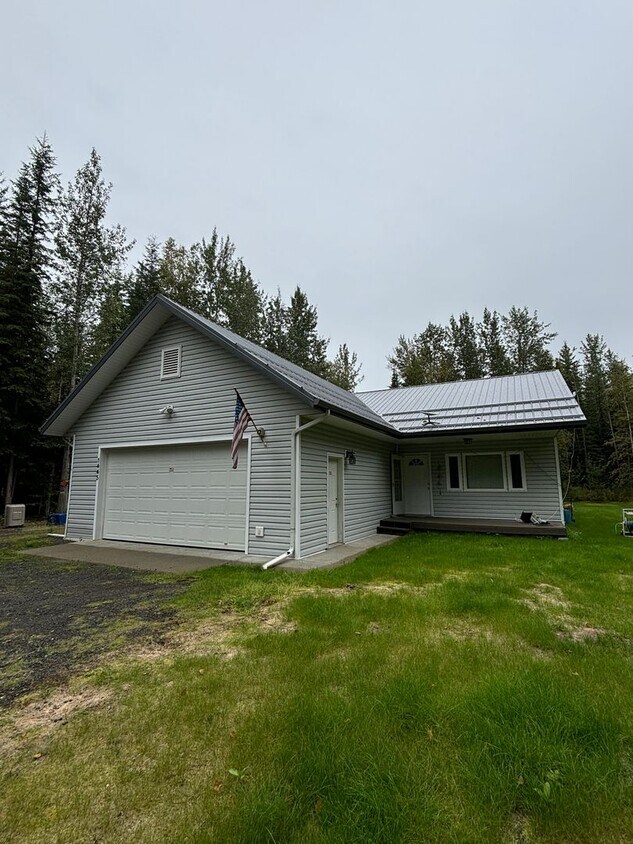 Foto principal - Pet friendly 3 bedroom home in North Pole ...