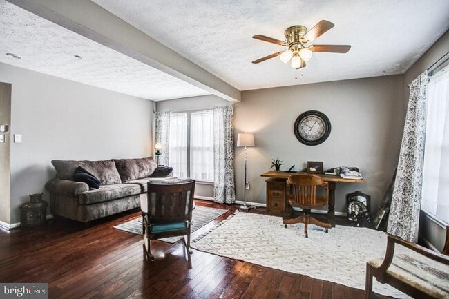 Foto del edificio - 5036 Finsbury Rd