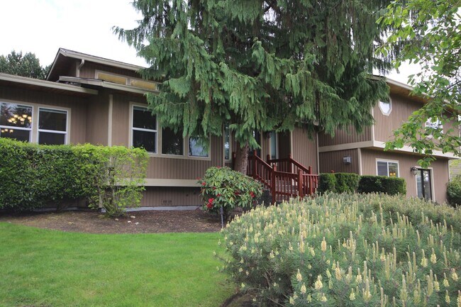 Foto del edificio - Beautiful Bothell Home with Bonus Room and...