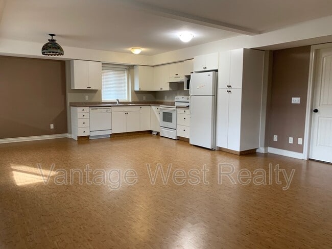 Building Photo - 1539 Wilmot Ave