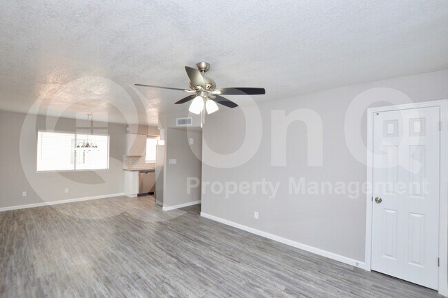 Building Photo - 645 N Arrowhead Dr