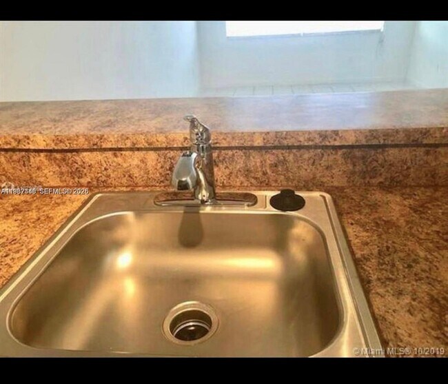 Building Photo - 1225 NE 124th St