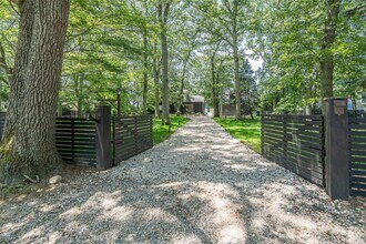 Building Photo - 590 Haywaters Dr