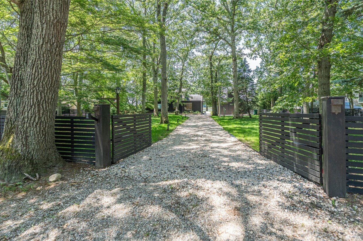 Foto principal - 590 Haywaters Dr