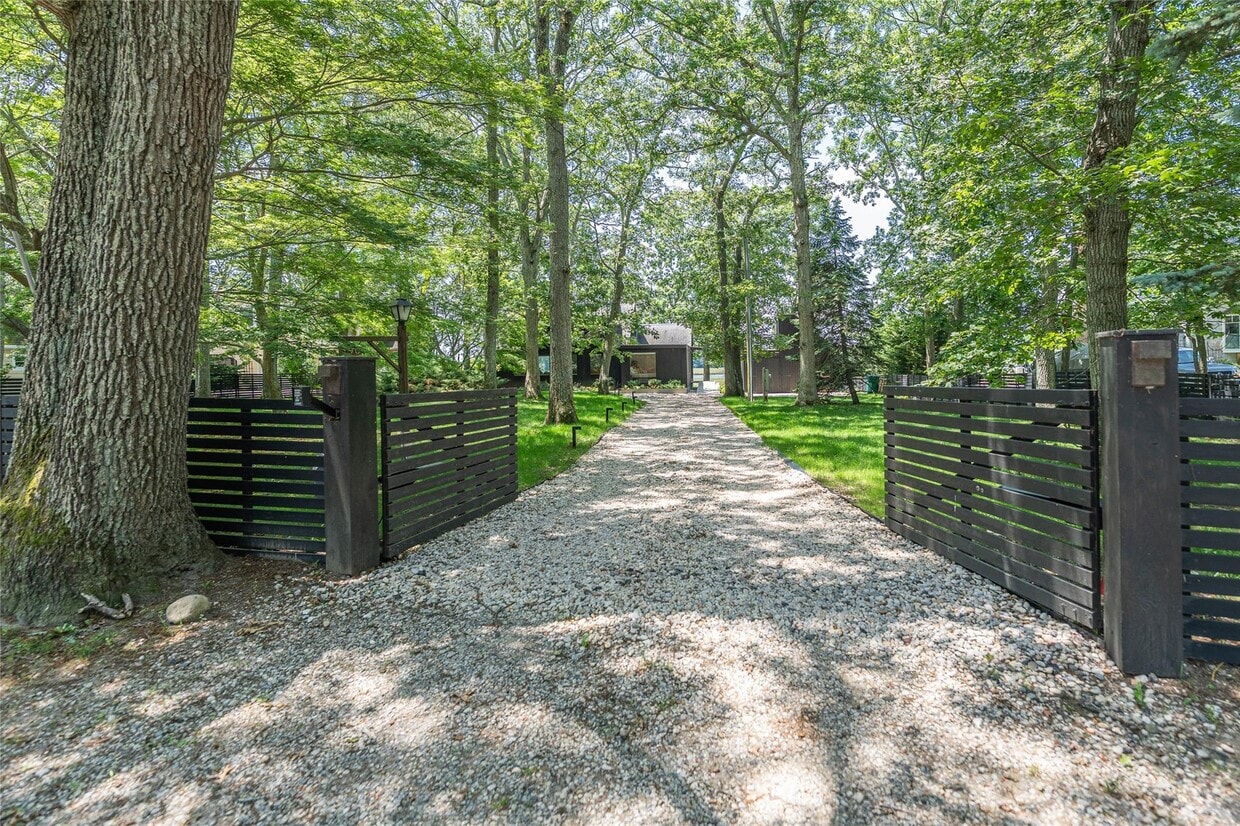 Primary Photo - 590 Haywaters Dr